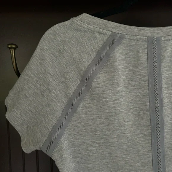 ATHLETA Gray Short Sleeve Crew Neck T-Shirt Athletic Dress Athleisure Preppy | M - Picture 11 of 16